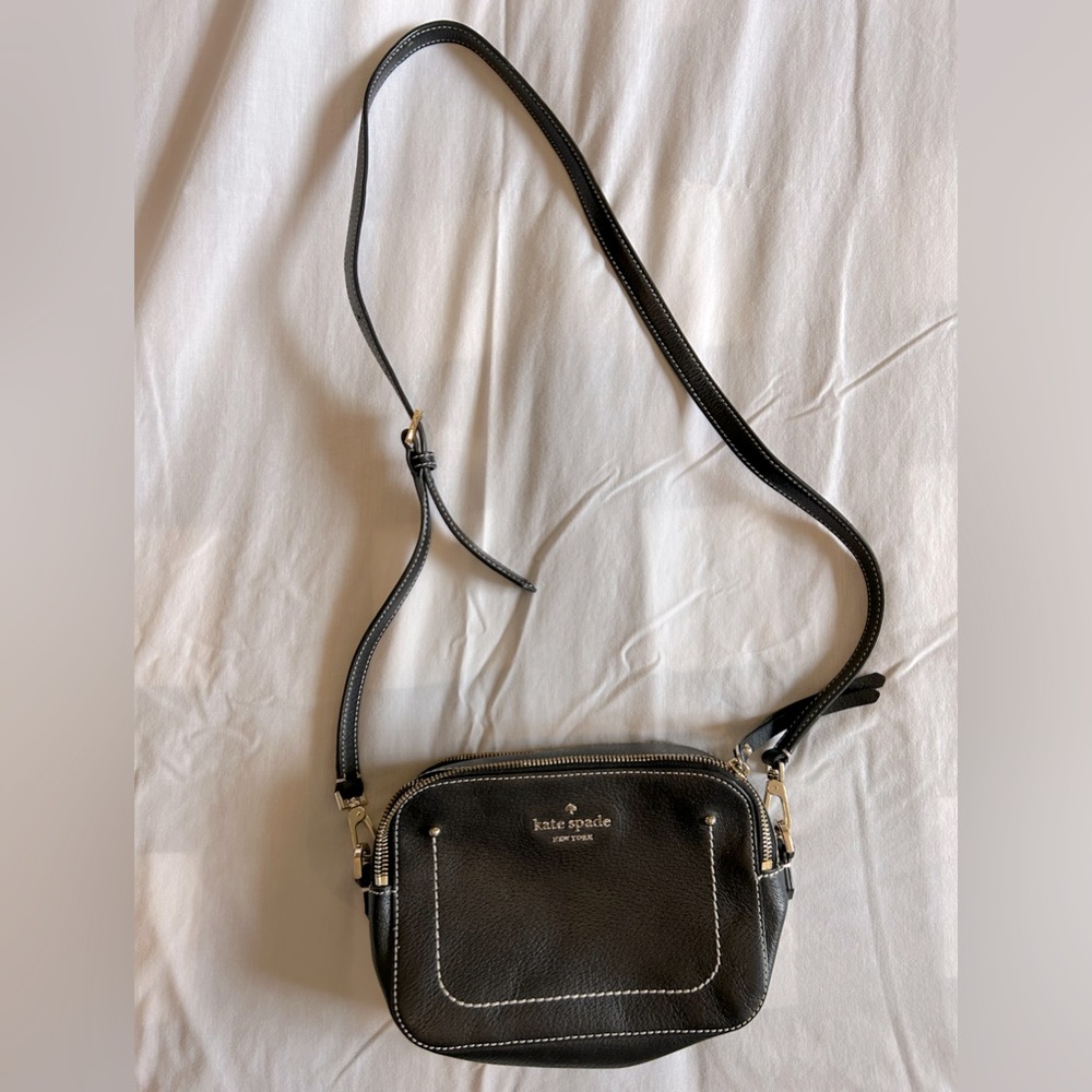 Kate Spade New York Logo Leather Crossbody in Black